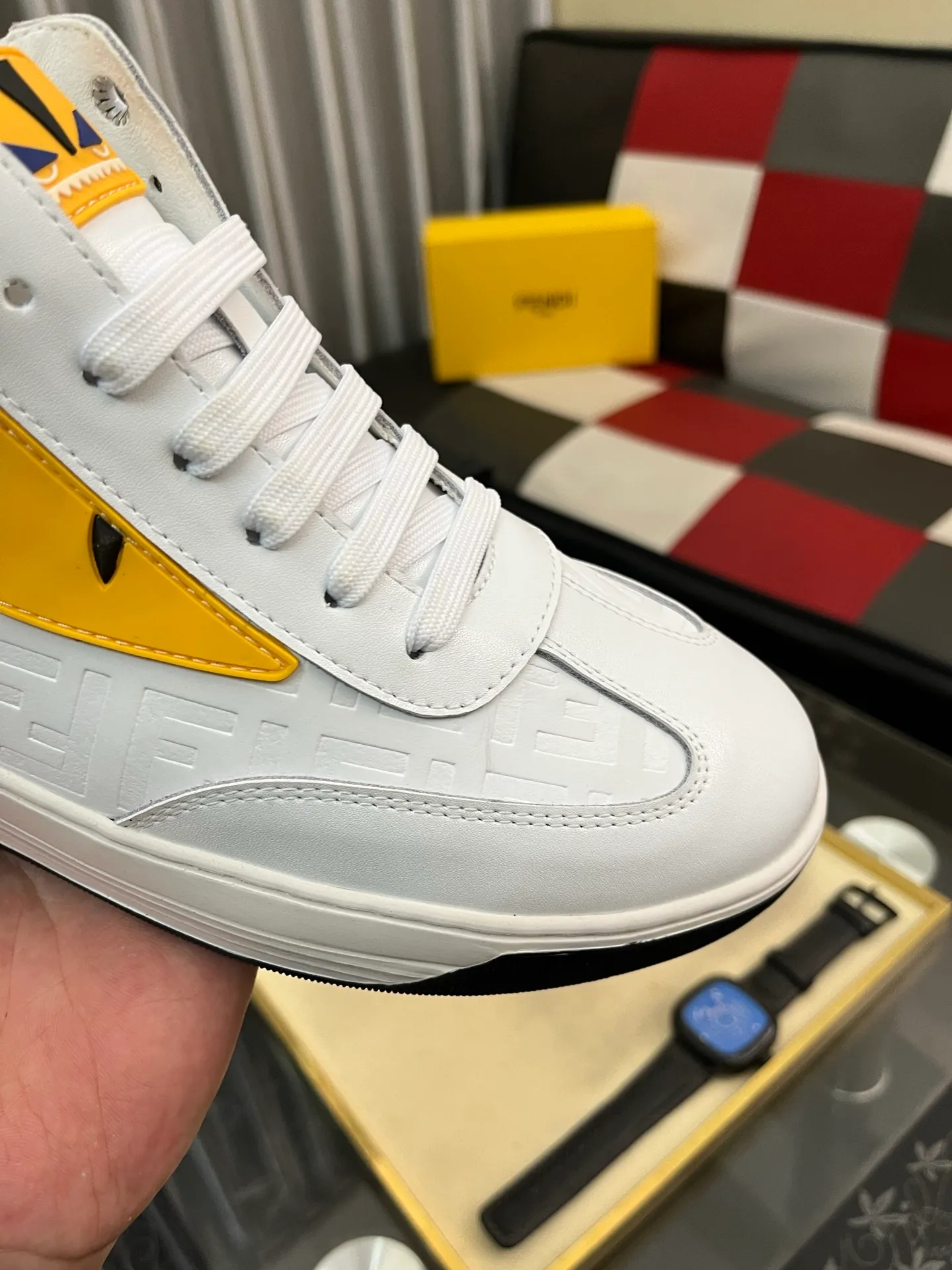 Ex-factory price: 420⌚️⌚️[Fendi] Fendi’s latest casual shoes for men! Available at counters simultaneously! A one-to-one replica of the original. The surface is made entirely of imported first-layer calfskin with crocodile pattern, the interior is made of first-layer water-dyed cowhide, and the original factory-supplied rubber outsole. Leading new fashion concepts. Matching code: 38-442️⃣Colors available